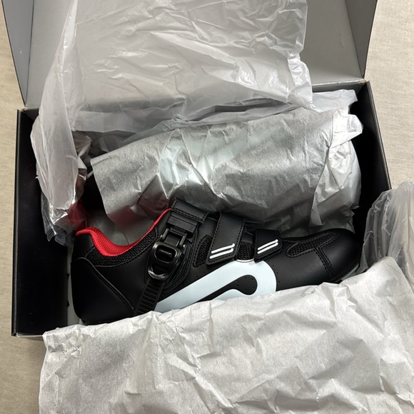 Peloton Shoes and Water Bottle - BRAND NEW - Picture 3 of 3